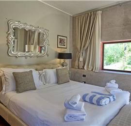 5 bedroom villa with pool and tennis court near San Gimignano, sleeps 10